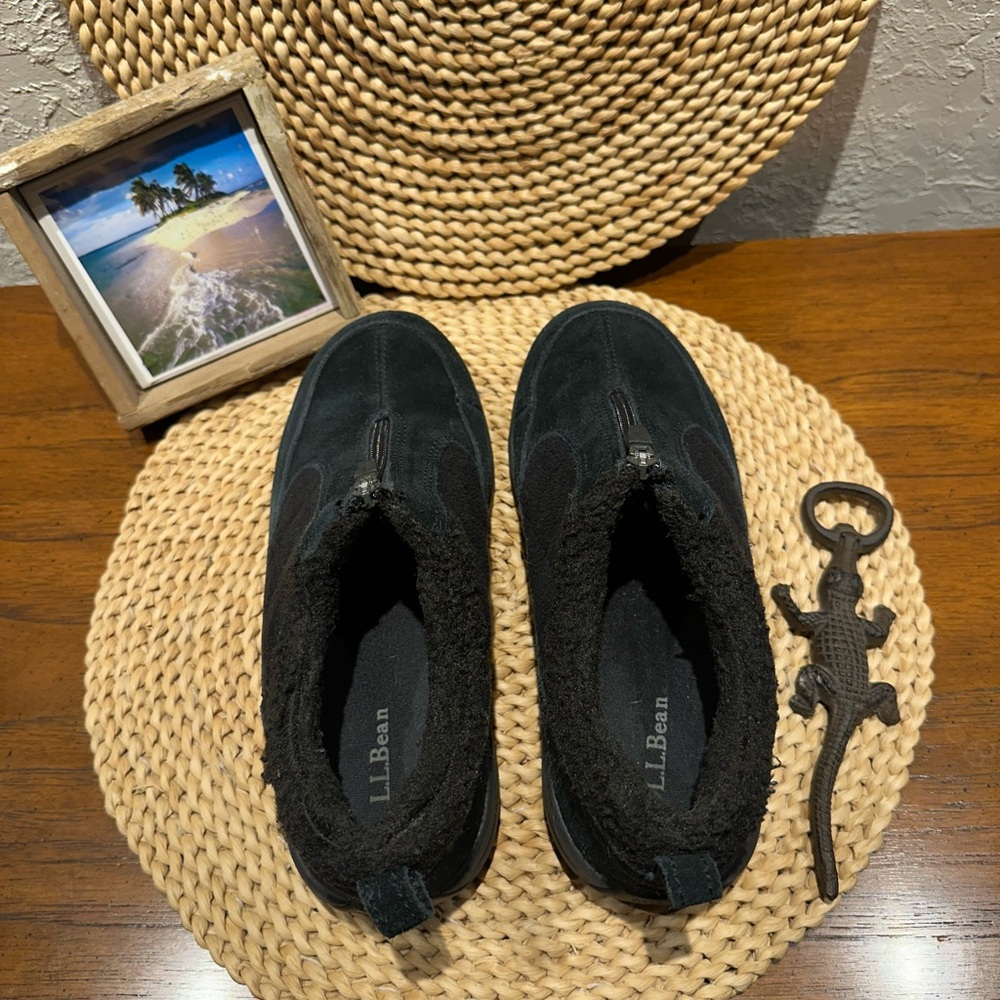 ** SOLD ** LL Bean 250642 Women's Size 8 Black Suede with zipper